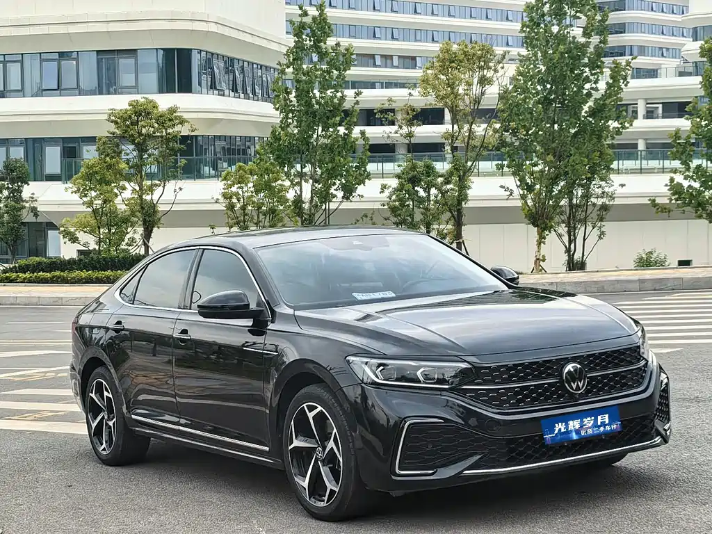 Volkswagen Passat 2023 — фото 3