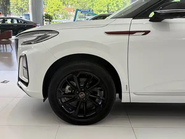 Hongqi HS3 PHEV 2025