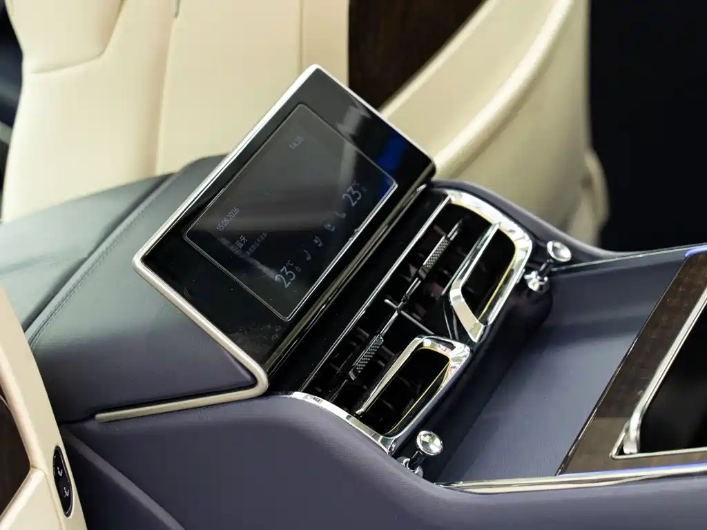 Bentley Flying Spur 2023 — фото 15