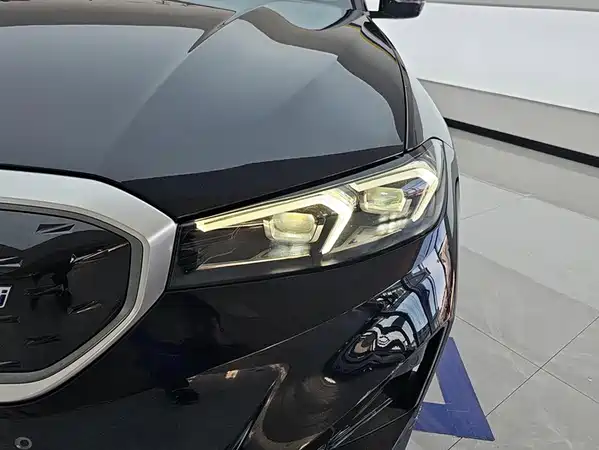BMW i3 2024