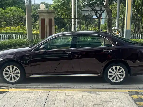 Toyota Crown 2013