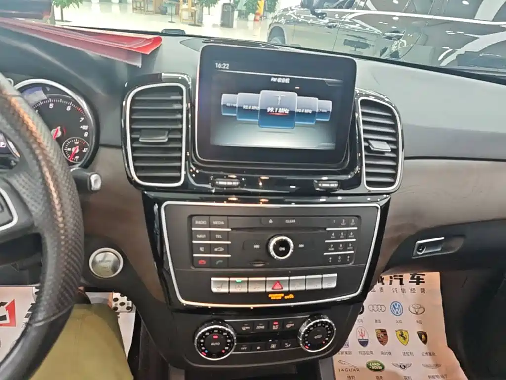 Mercedes-Benz GLE 2016 — фото 13