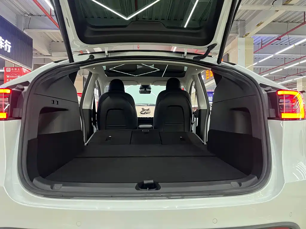 Tesla Model Y 2023 — фото 13