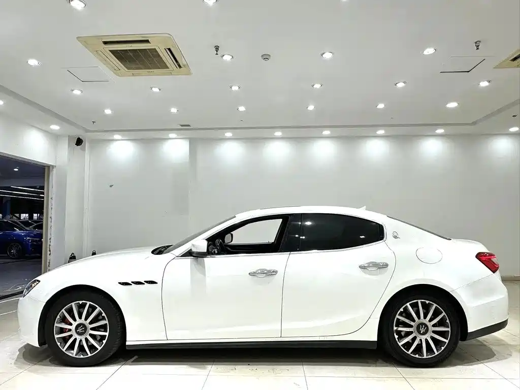 Maserati Ghibli 2016 — фото 9