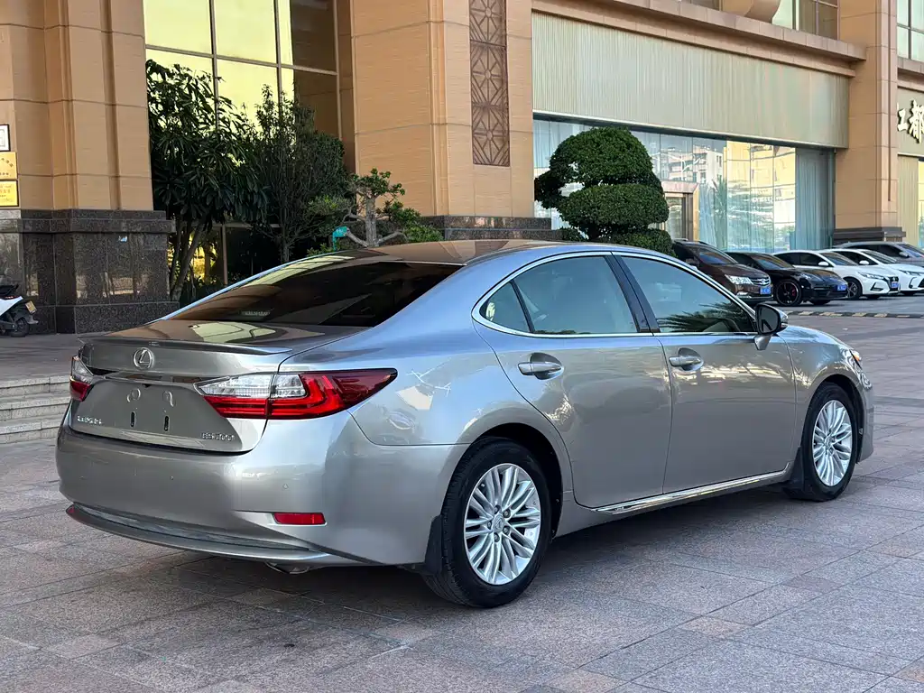 Lexus ES 2016 — фото 4