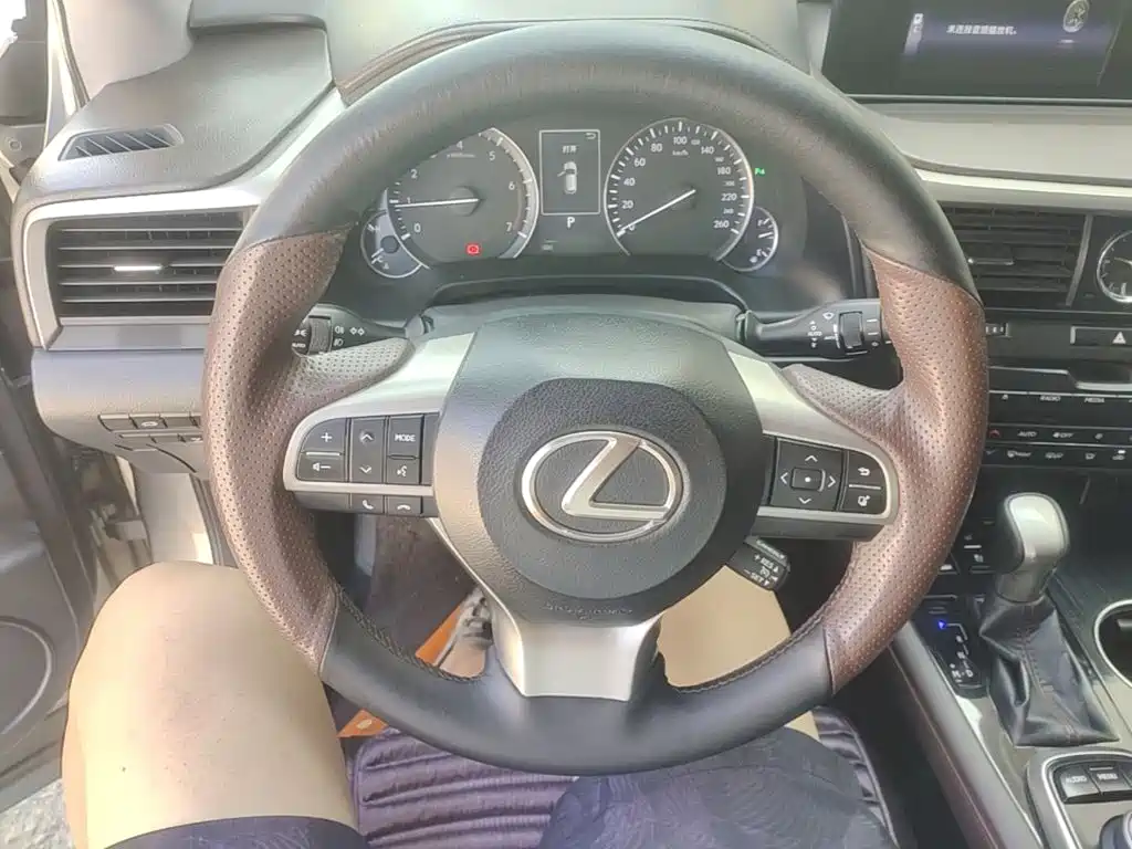 Lexus RX 2017 — фото 11