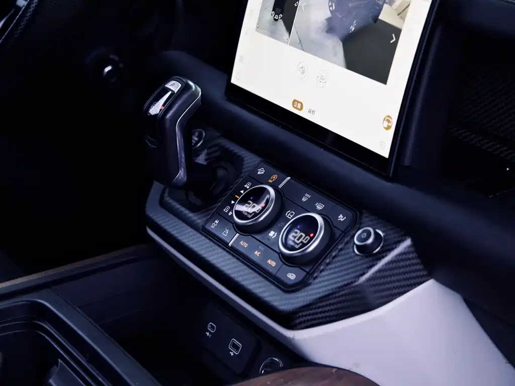 Land Rover Defender 2022 — фото 19