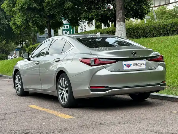 Lexus ES 2021