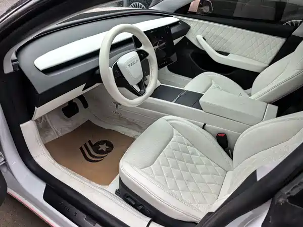 Tesla Model 3 2024