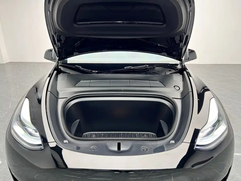 Tesla Model Y 2023 — фото 12