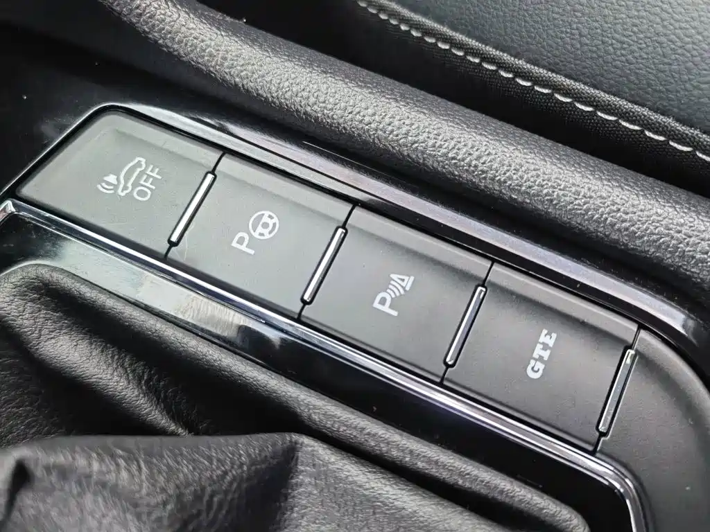 Volkswagen Tiguan L Plug-In Hybrid 2021 — фото 18