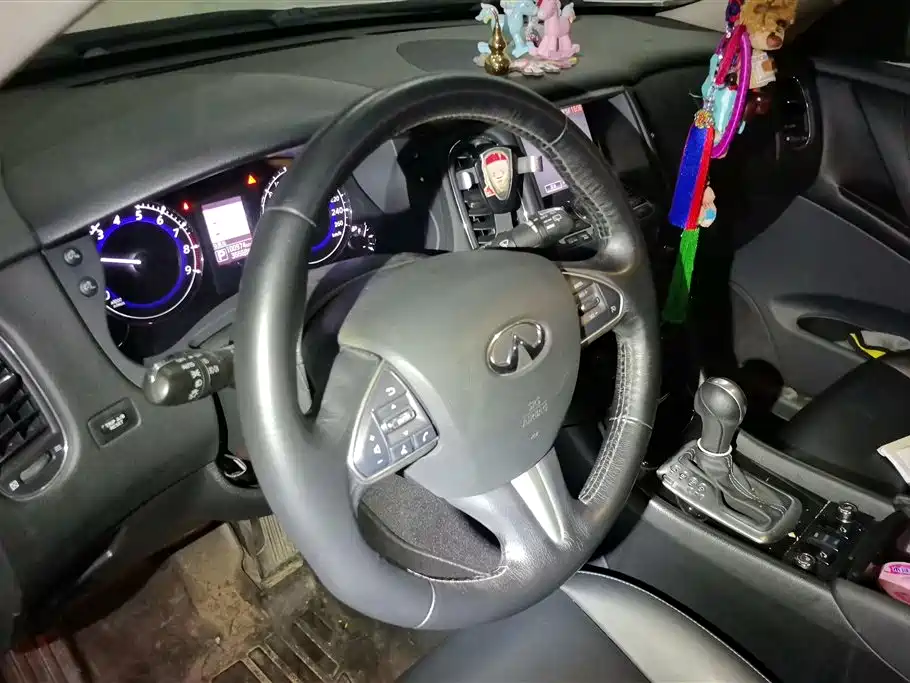 Infiniti QX50 2017 — фото 15