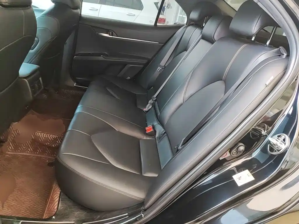 Toyota Camry 2019 — фото 17