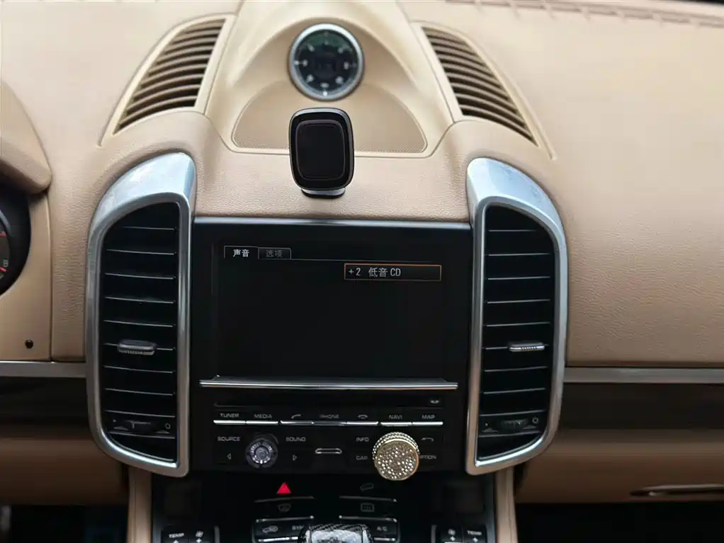Porsche Cayenne 2014 — фото 16
