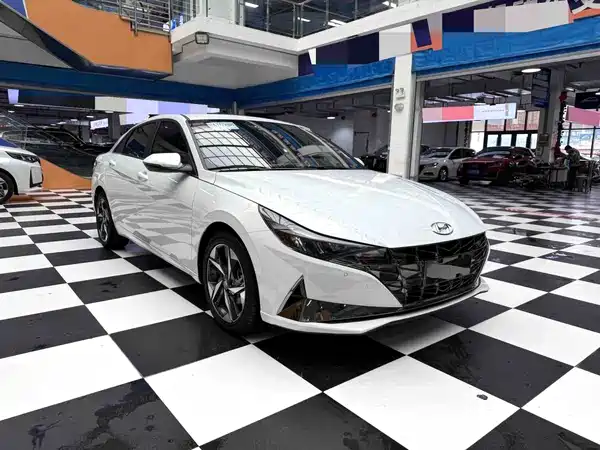 Hyundai Elantra 2022
