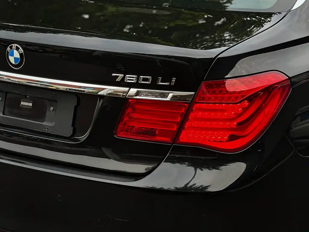 BMW 7 Series 2011 — фото 12
