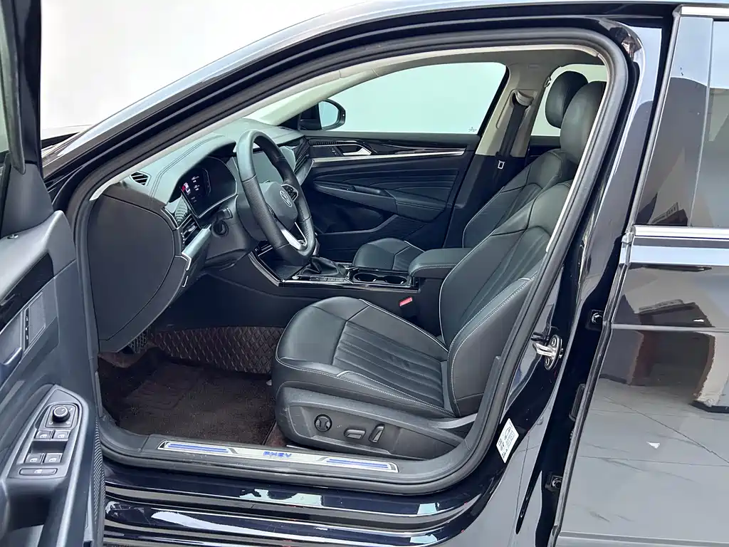 Volkswagen Passat Plug-In Hybrid 2023 — фото 8