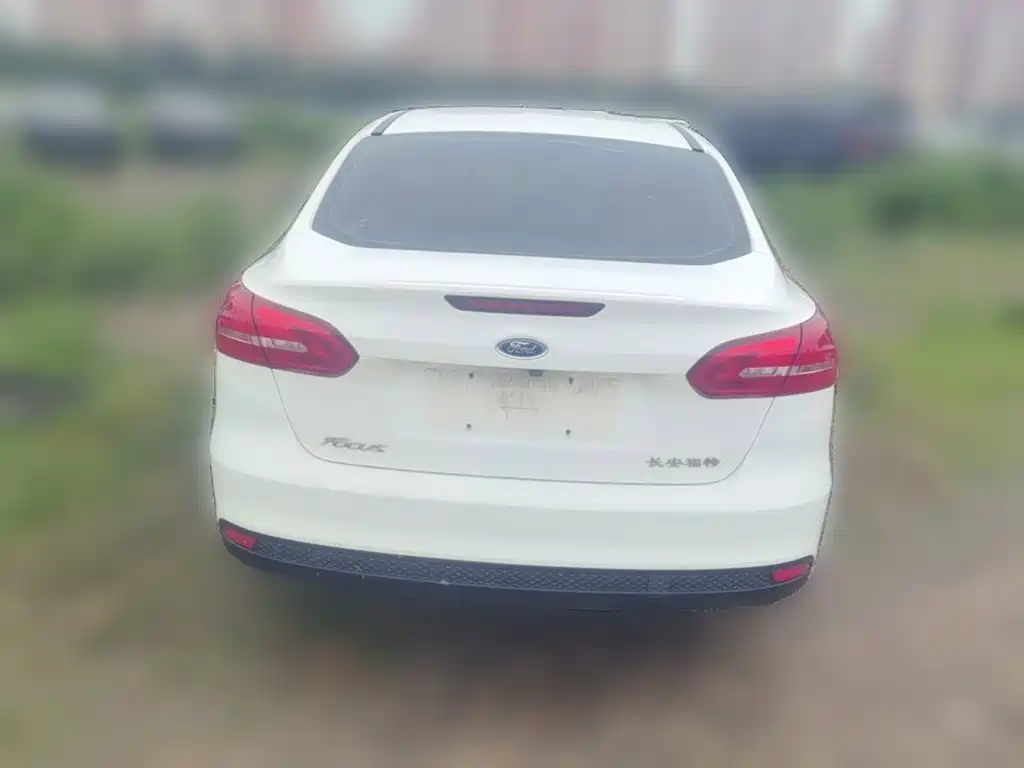 Ford Focus 2017 — фото 10