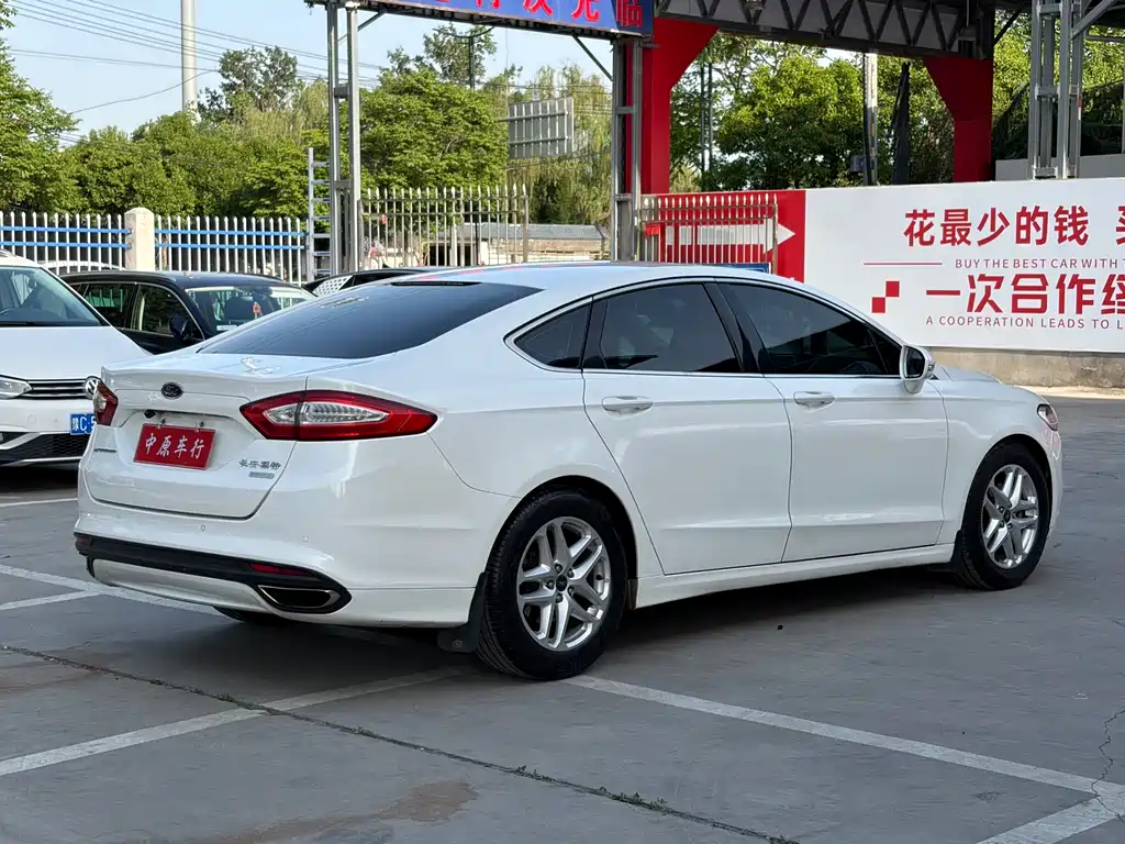 Ford Mondeo 2014 — фото 17