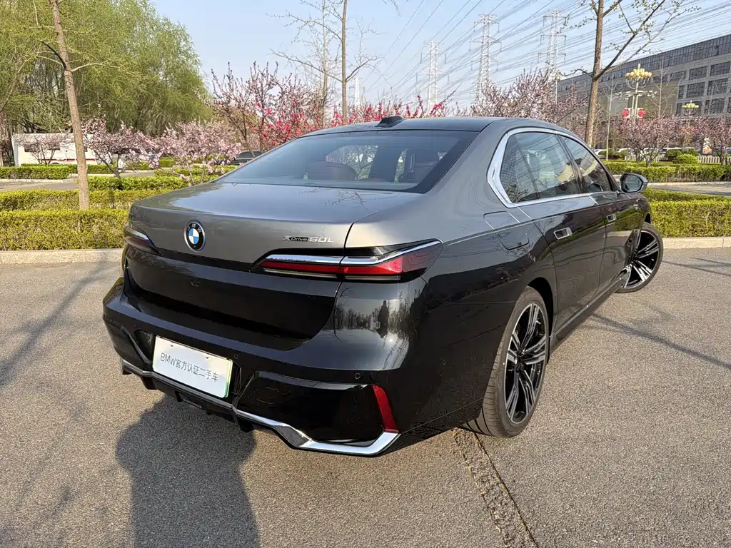 BMW i7 2025 — фото 9