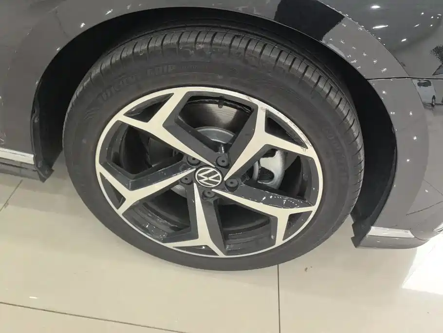 Volkswagen Magotan 2025