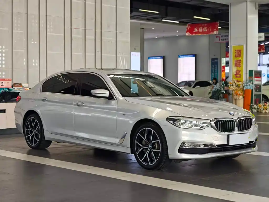 BMW 5 Series 2018 — фото 3