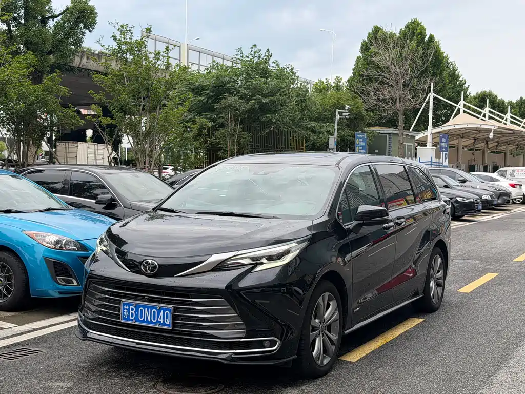 Toyota Sienna 2025