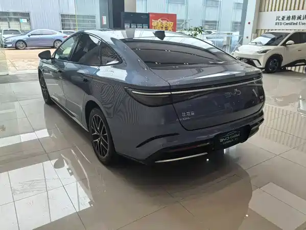 BYD Seal 07 DM-i 2025