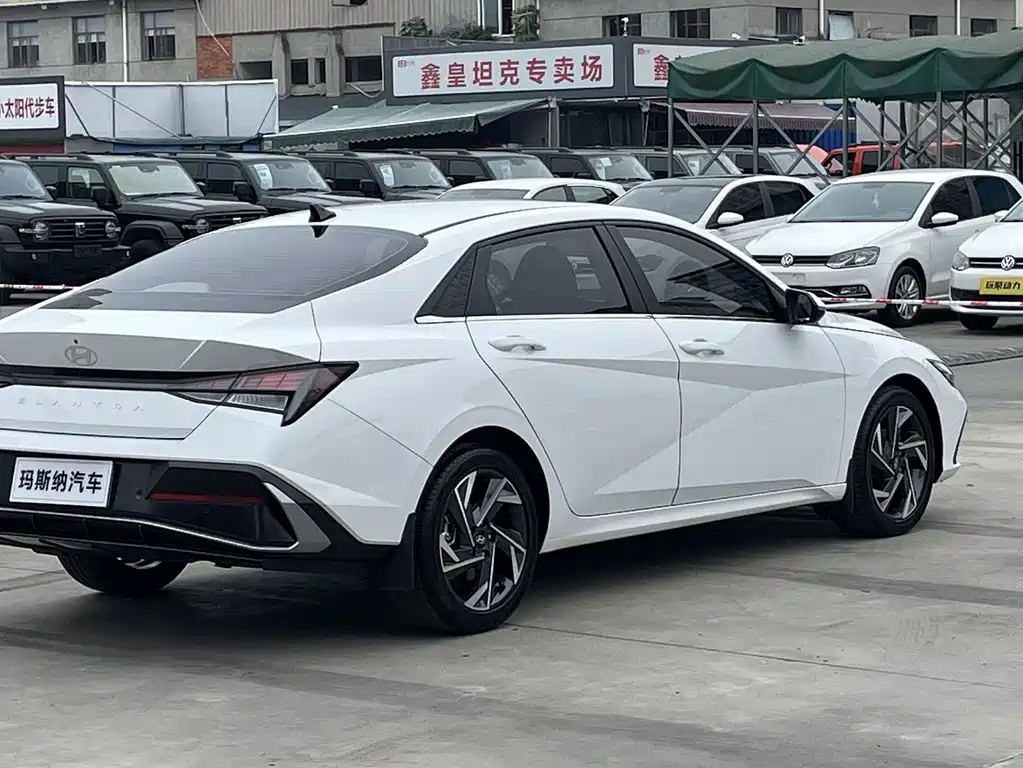 Hyundai Elantra 2023 — фото 4