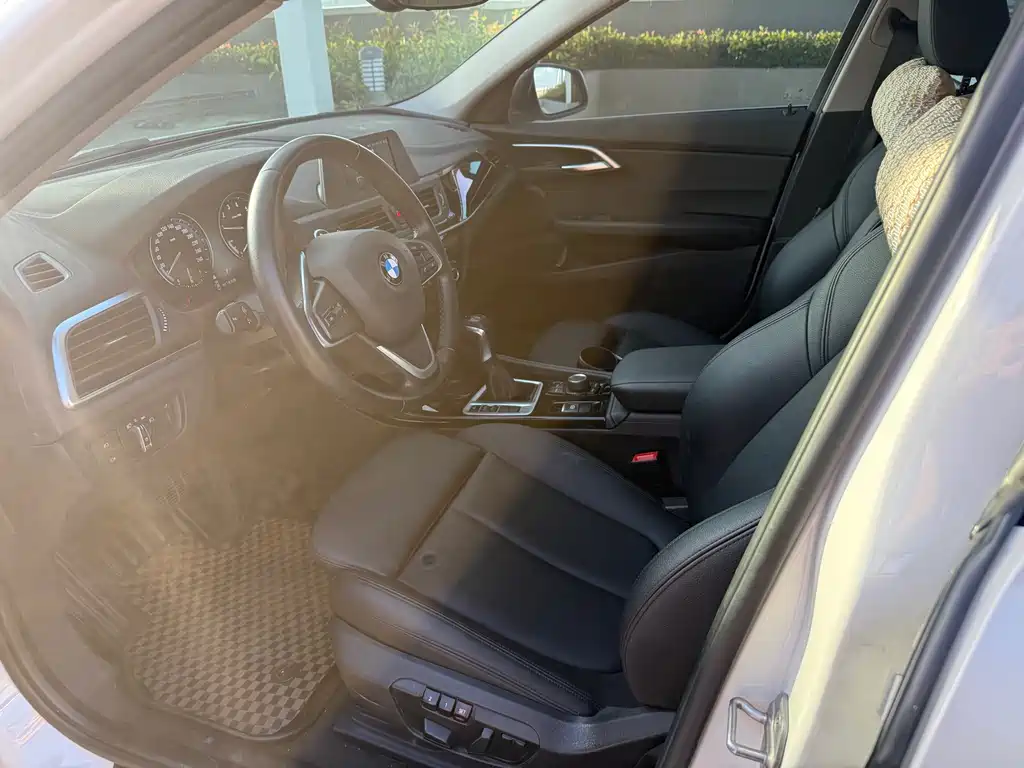 BMW 1 Series 2018 — фото 8