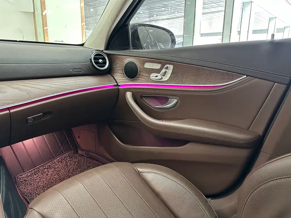 Mercedes-Benz E-Class 2023 — фото 16
