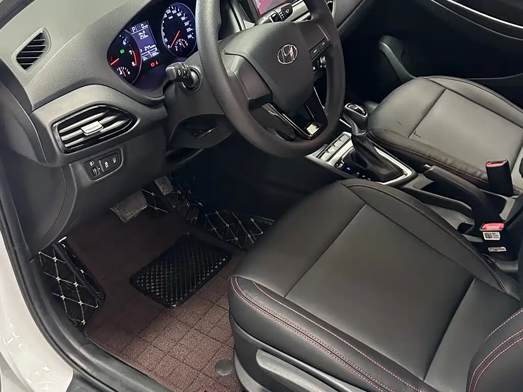 Hyundai Elantra 2019 — фото 11
