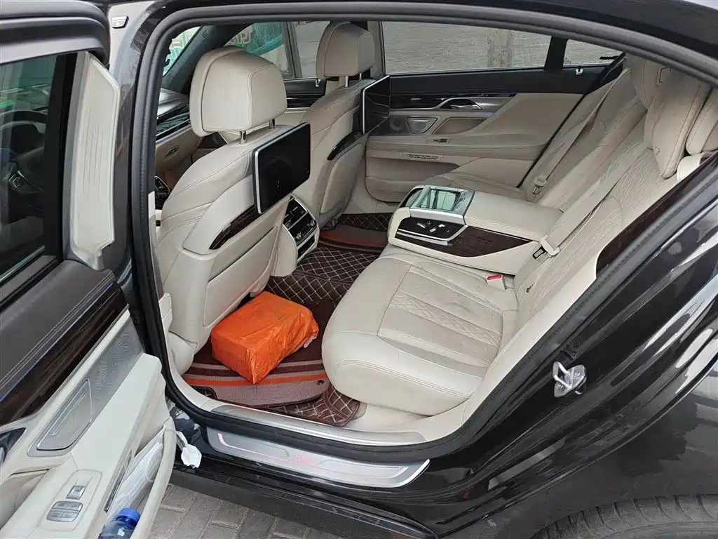 BMW 7 Series 2017 — фото 14