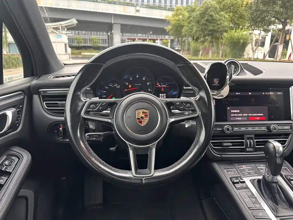 Porsche Macan 2019 — фото 8