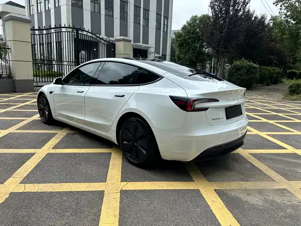 Tesla Model 3 2024