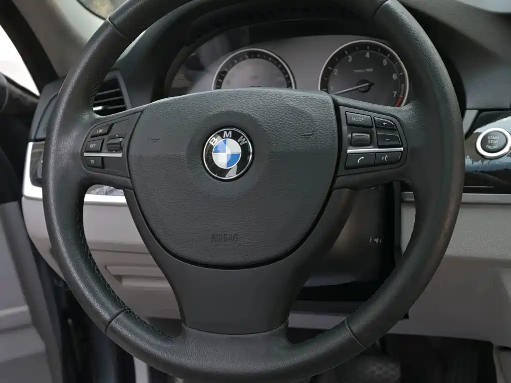 BMW 5 Series 2012 — фото 9