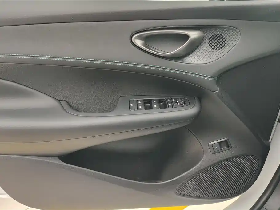 BYD Seal 05 DM-i 2025 — фото 7