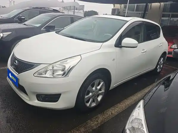 Nissan Tiida 2014
