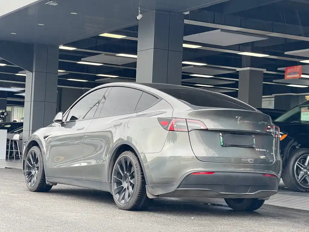 Tesla Model Y 2023 — фото 4
