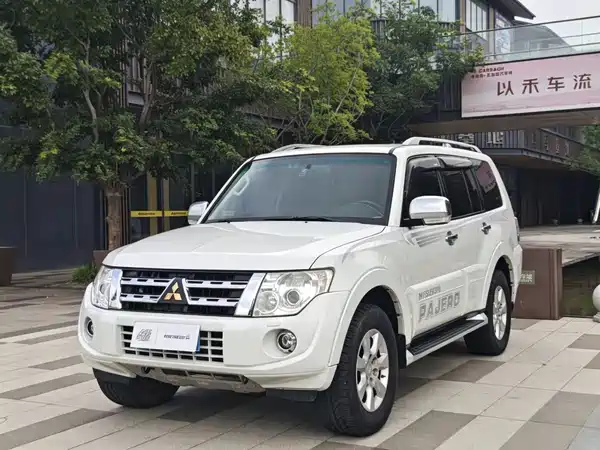 Mitsubishi Pajero 2014