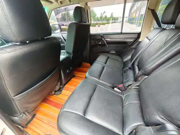 Mitsubishi Pajero 2014