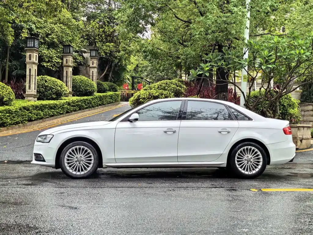 Audi A4L 2016