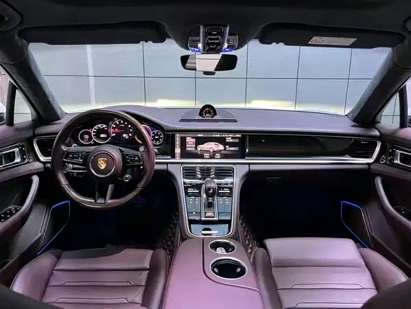 Porsche Panamera 2021