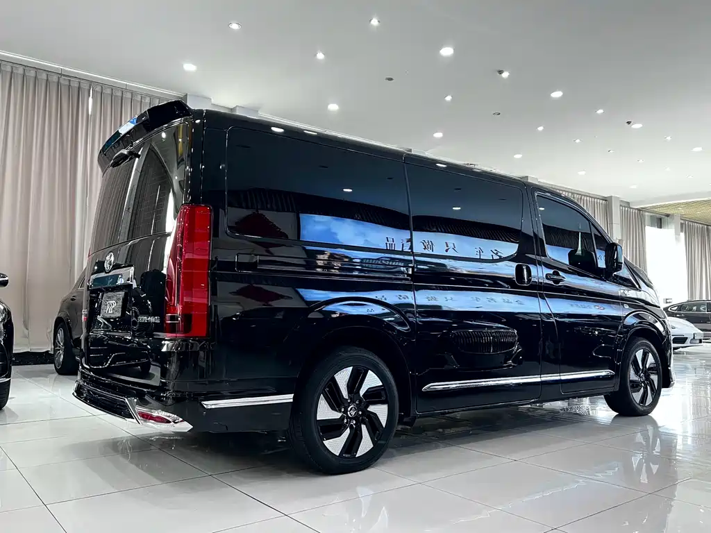 Toyota Hiace 2025 — фото 4