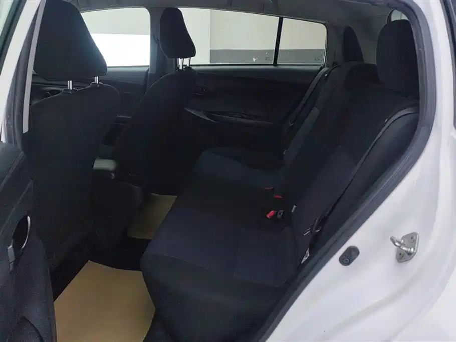 Toyota Yaris L 2017 — фото 11