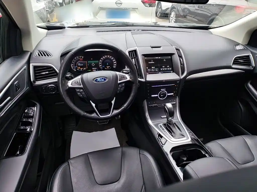 Ford Edge 2017 — фото 10