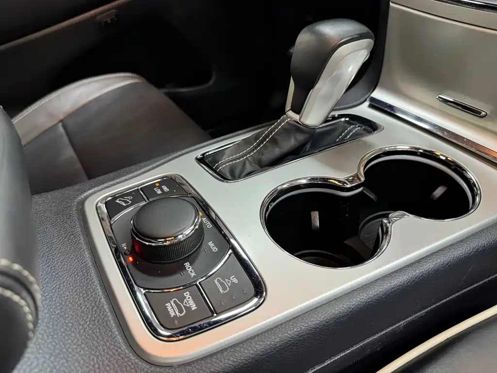 Jeep Grand Cherokee 2016 — фото 29