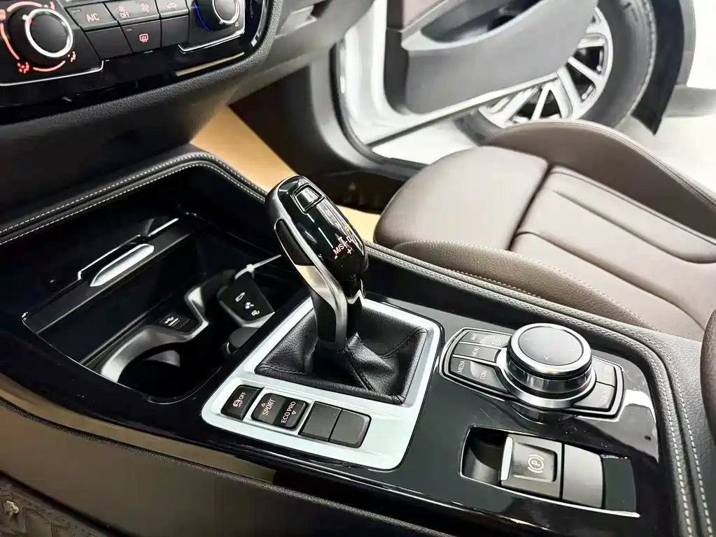 BMW 1 Series 2023 — фото 13