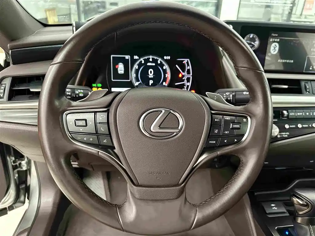 Lexus ES 2021