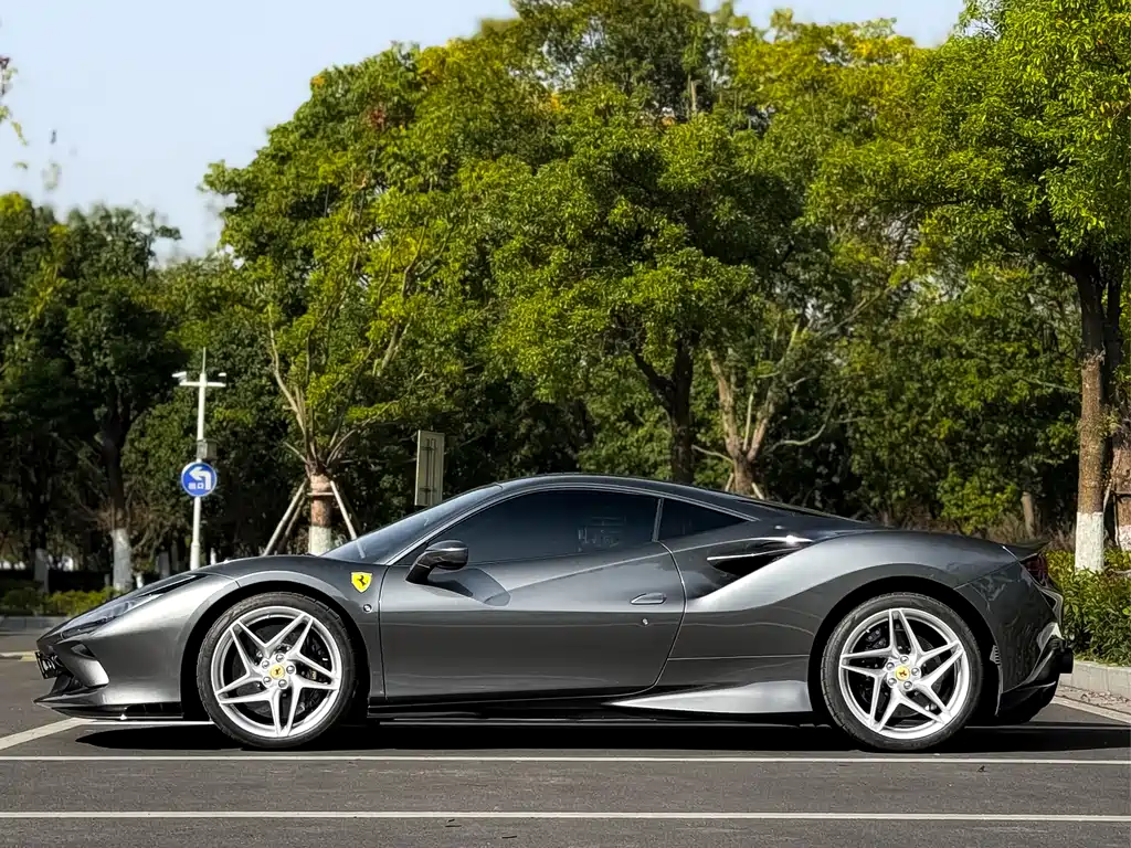 Ferrari F8 2021 — фото 8